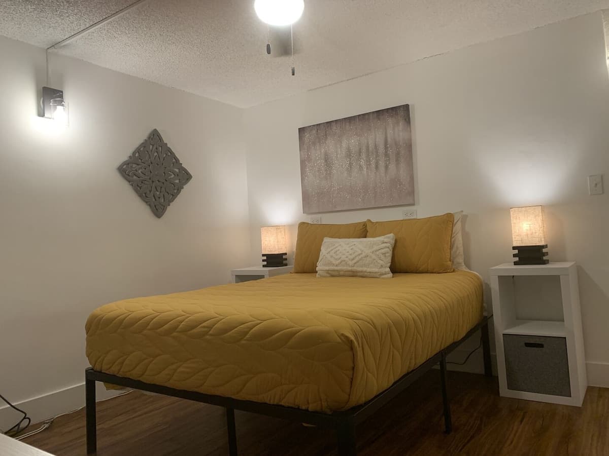Condo in Honolulu · ★4.69 · 1 bedroom · 1 bed · 1 private bath - Photo 1
