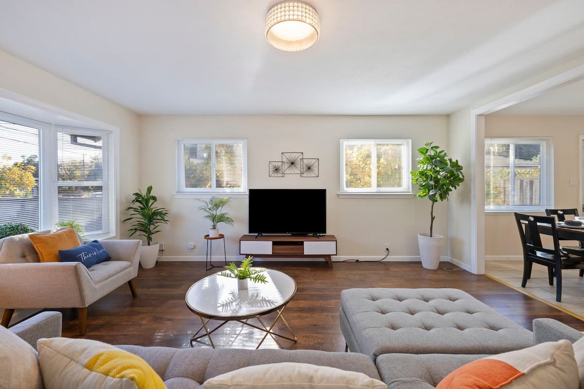 Pupusa Corner Pet-Friendly East Palo Alto Home - Photo 1