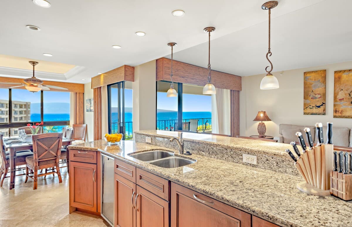 Condo in Lahaina · ★4.63 · 2 bedrooms · 4 beds · 2 baths - Photo 3