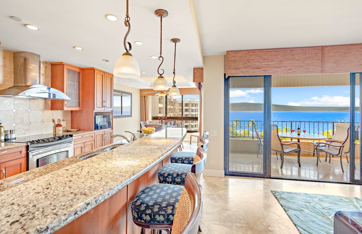 Condo in Lahaina · ★4.63 · 2 bedrooms · 4 beds · 2 baths - Photo 5