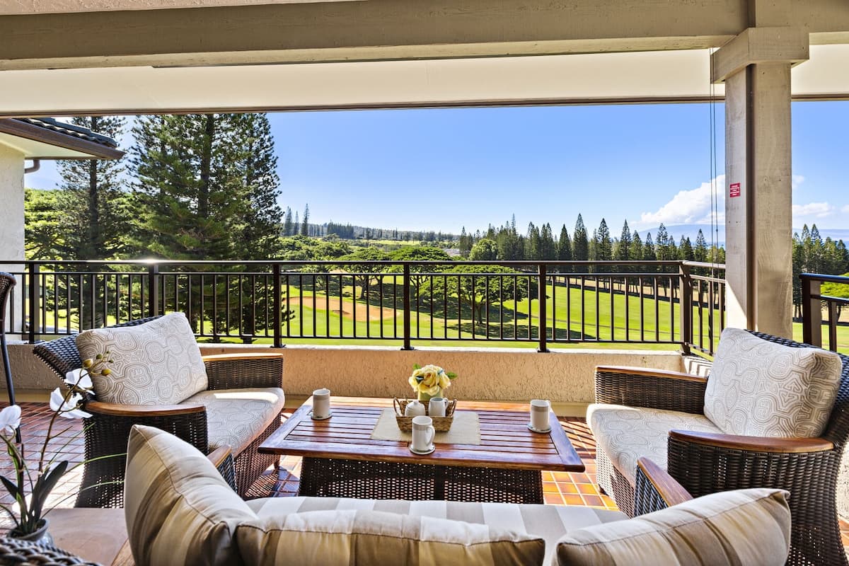 Condo in Lahaina · ★4.82 · 1 bedroom · 2 beds · 1.5 baths - Photo 2