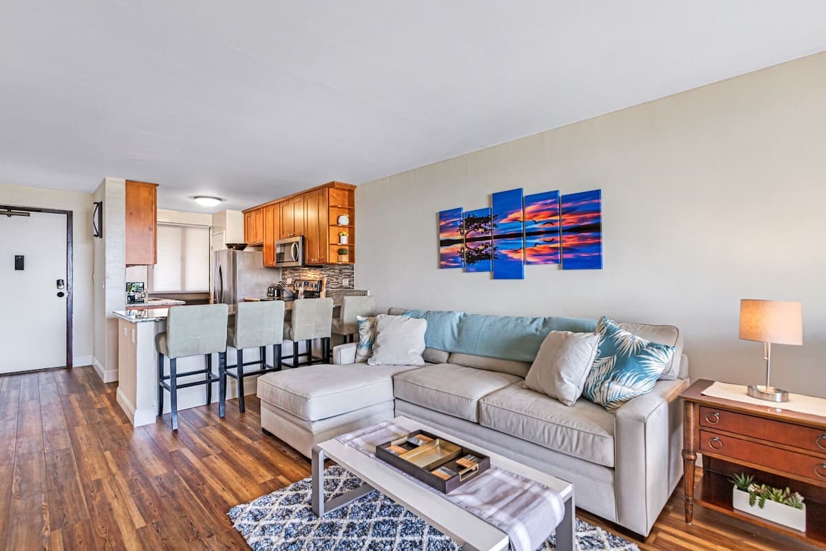 Condo in Lahaina · ★4.58 · 2 bedrooms · 3 beds · 2 baths - Photo 4