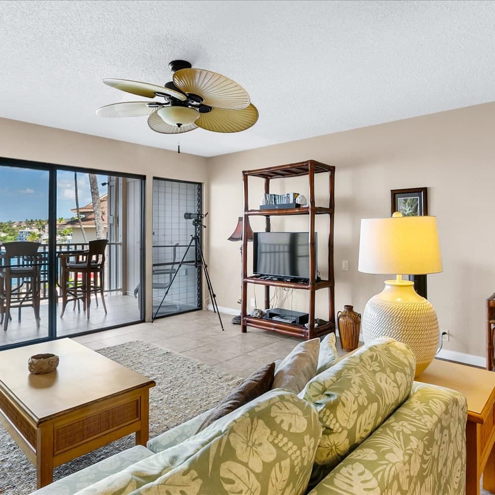 Condo in Kailua-Kona · ★4.23 · 2 bedrooms · 2 beds · 2 baths - Photo 4