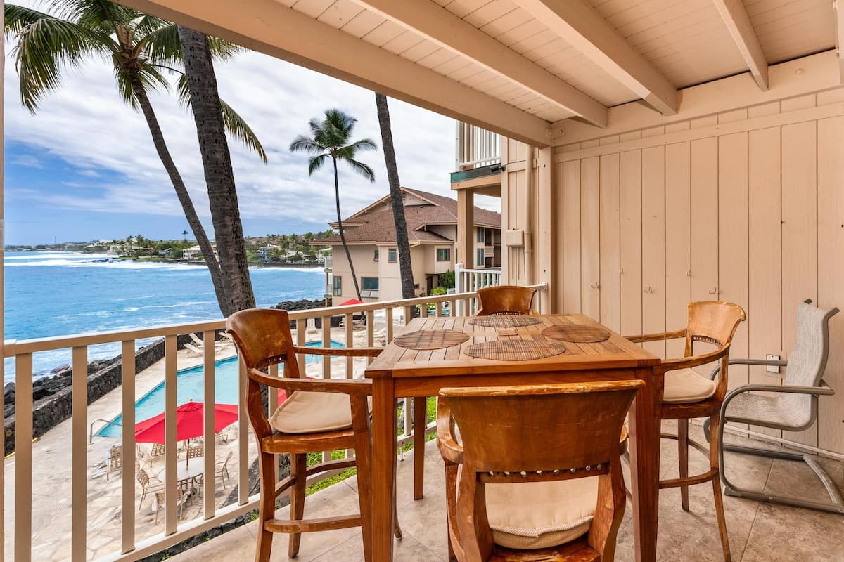 Condo in Kailua-Kona · ★4.23 · 2 bedrooms · 2 beds · 2 baths - Photo 3