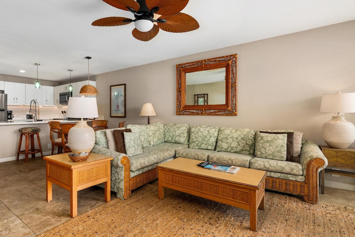 Condo in Kailua-Kona · ★4.23 · 2 bedrooms · 2 beds · 2 baths - Photo 5