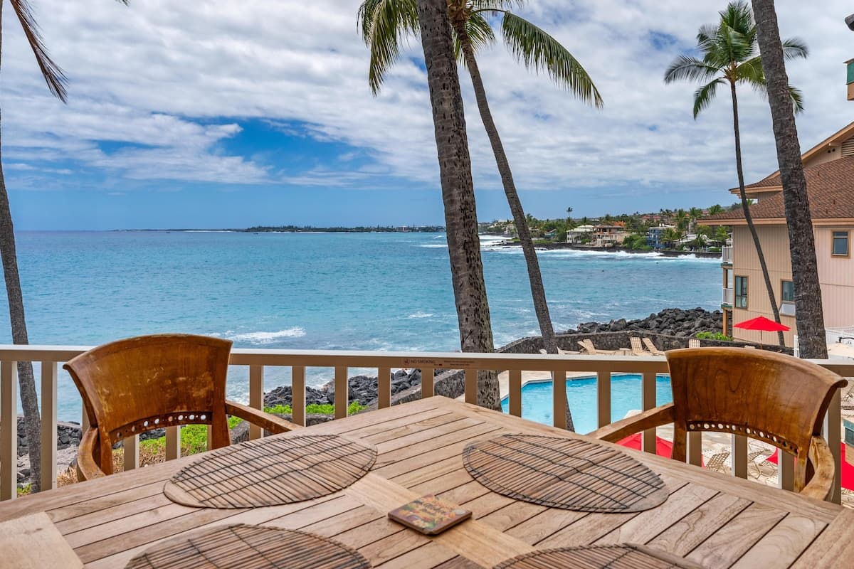 Condo in Kailua-Kona · ★4.23 · 2 bedrooms · 2 beds · 2 baths - Photo 2
