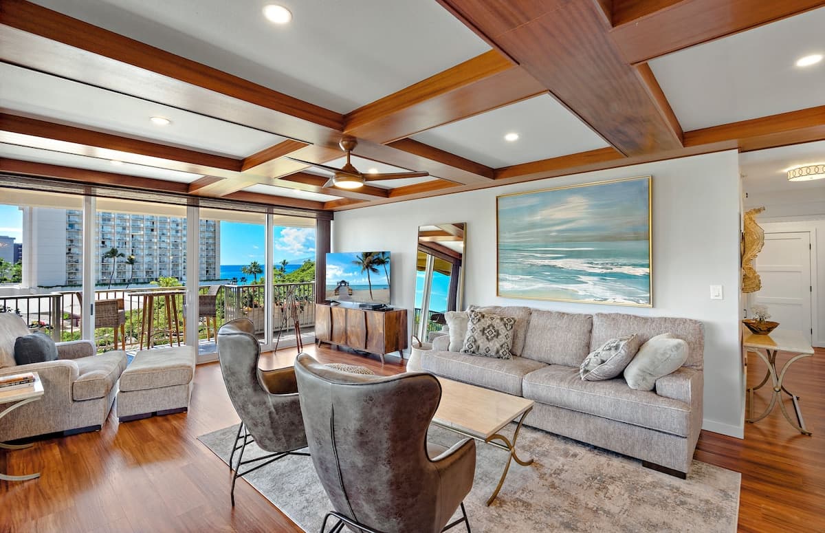 Condo in Lahaina · ★5.0 · 2 bedrooms · 3 beds · 2 baths - Photo 3