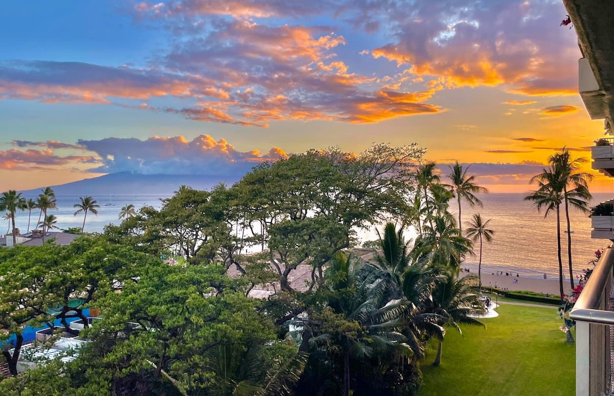 Condo in Lahaina · ★5.0 · 2 bedrooms · 3 beds · 2 baths - Photo 1