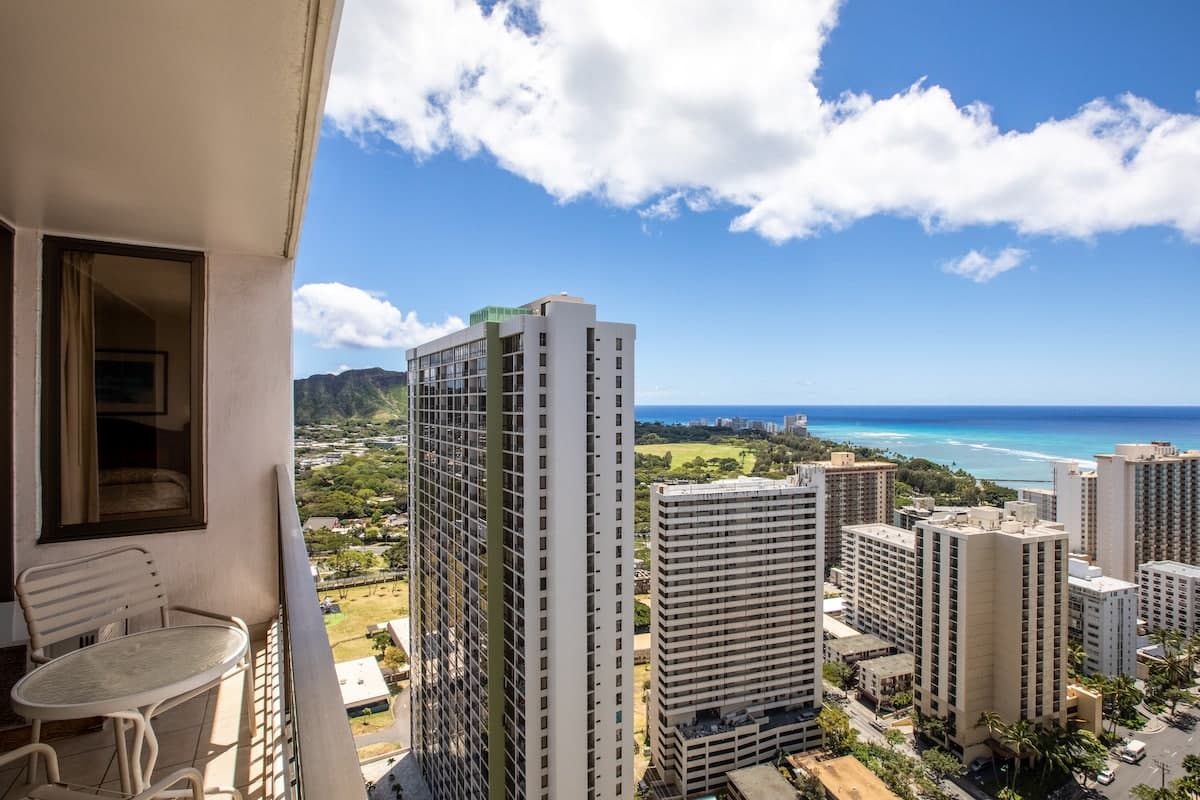 Condo in Honolulu · ★4.45 · 1 bedroom · 3 beds · 1 shared bath - Photo 1
