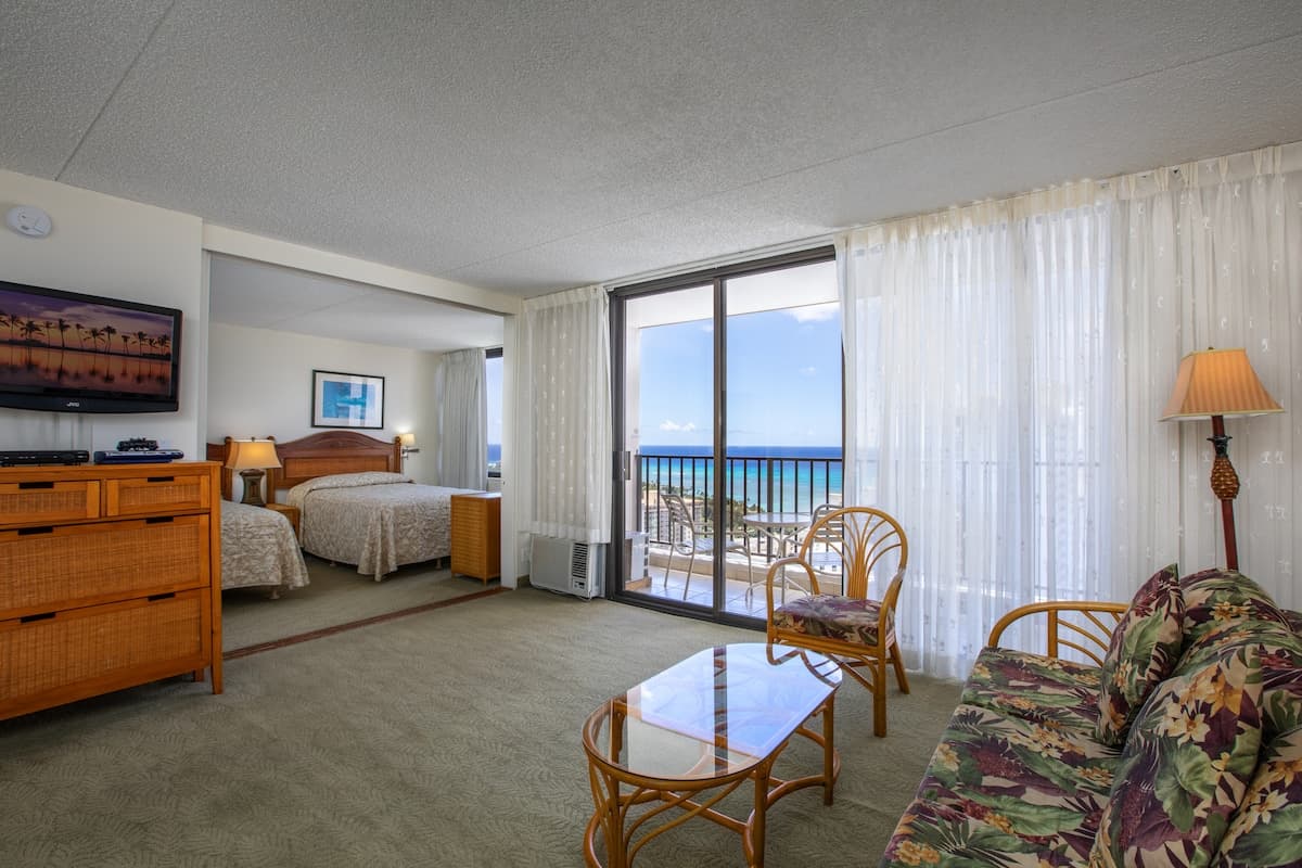 Condo in Honolulu · ★4.45 · 1 bedroom · 3 beds · 1 shared bath - Photo 3