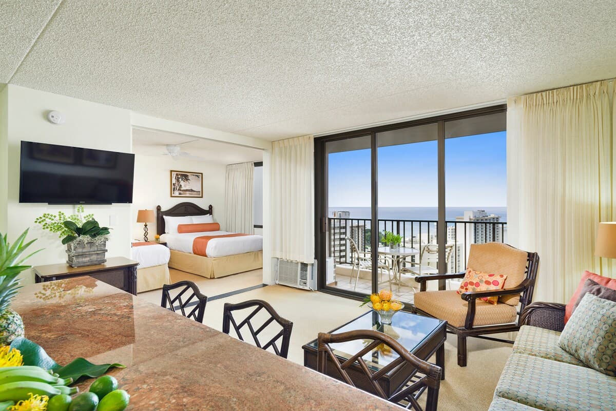 Condo in Honolulu · ★4.75 · 1 bedroom · 3 beds · 1 shared bath - Photo 4