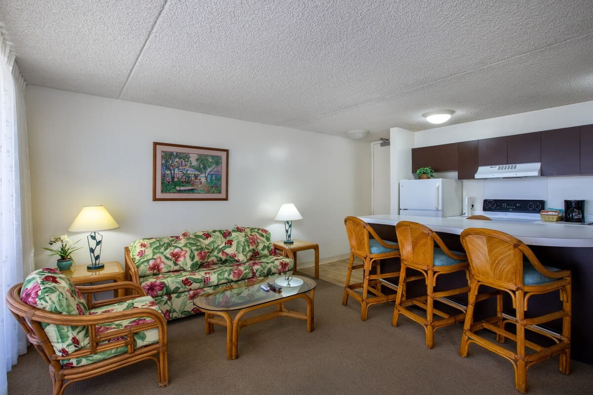 Condo in Honolulu · ★4.43 · 1 bedroom · 3 beds · 1 shared bath - Photo 5