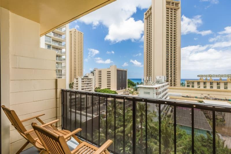 Condo in Honolulu · ★4.67 · Studio · 1 bed · 1 shared bath - Photo 1