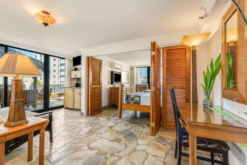 Condo in Honolulu · ★4.2 · 1 bedroom · 3 beds · 1 private bath - Photo 2