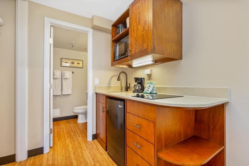 Condo in Honolulu · ★4.2 · Studio · 2 beds · 1 shared bath - Photo 3