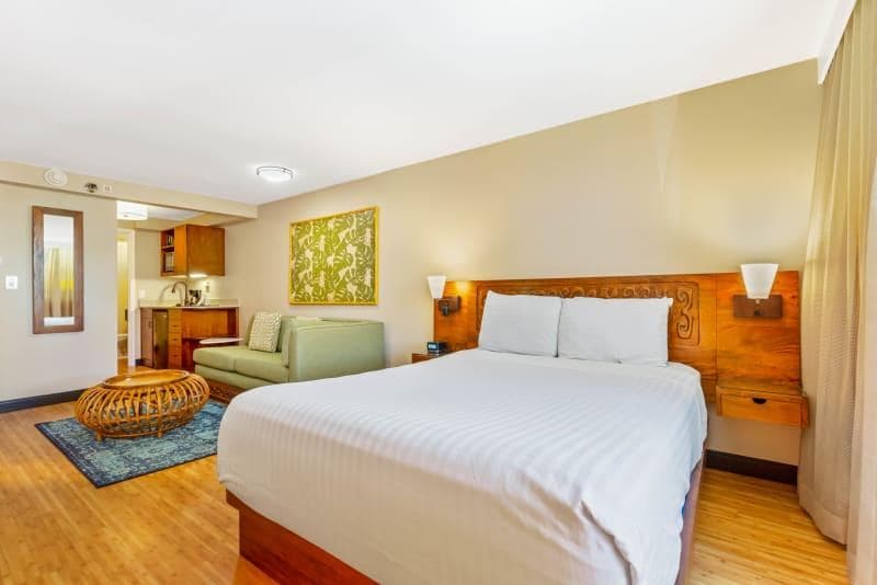 Condo in Honolulu · ★4.2 · Studio · 2 beds · 1 shared bath - Photo 4