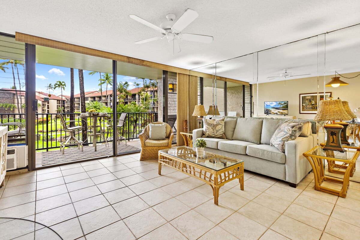 Condo in Lahaina · ★4.23 · 1 bedroom · 2 beds · 1 bath - Photo 3