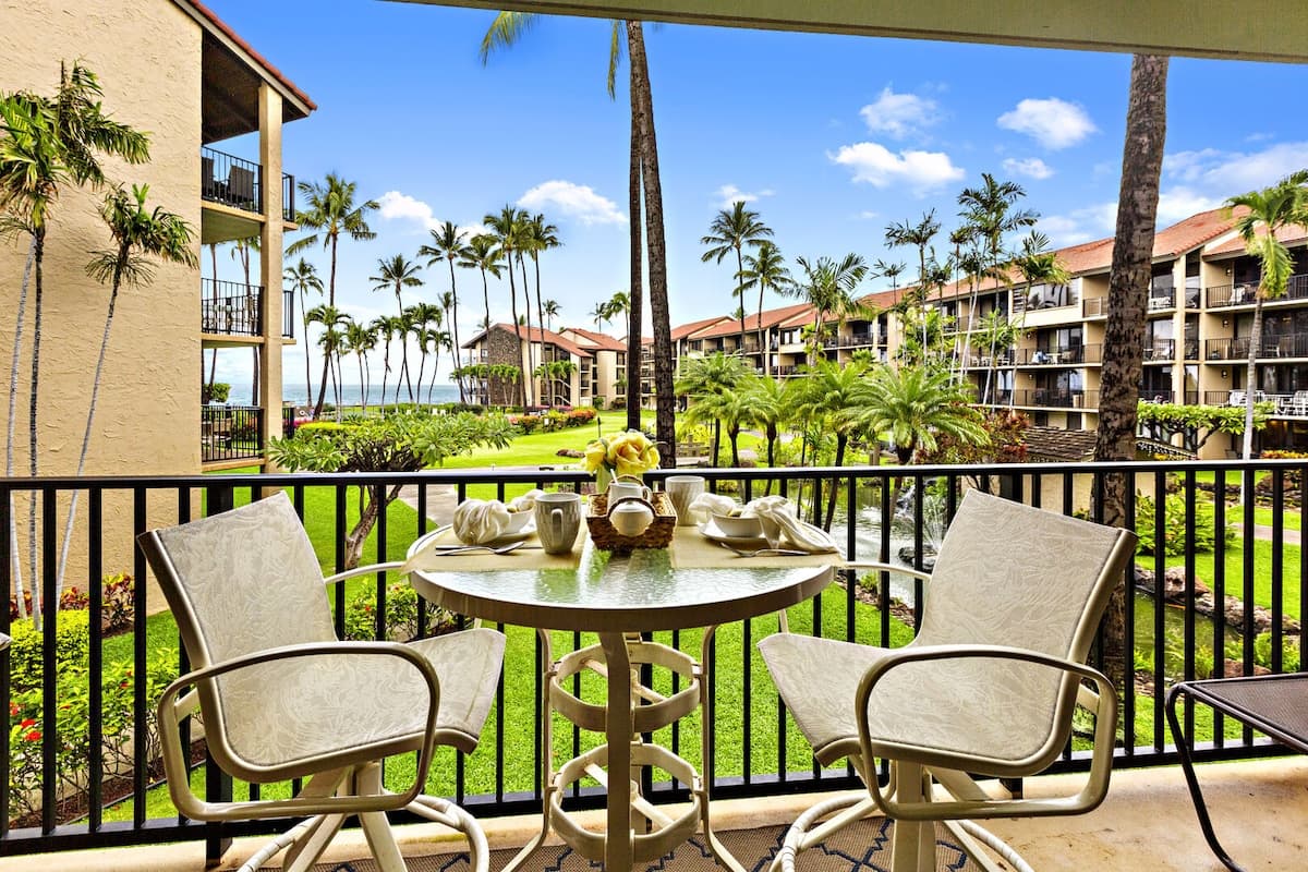 Condo in Lahaina · ★4.23 · 1 bedroom · 2 beds · 1 bath - Photo 1
