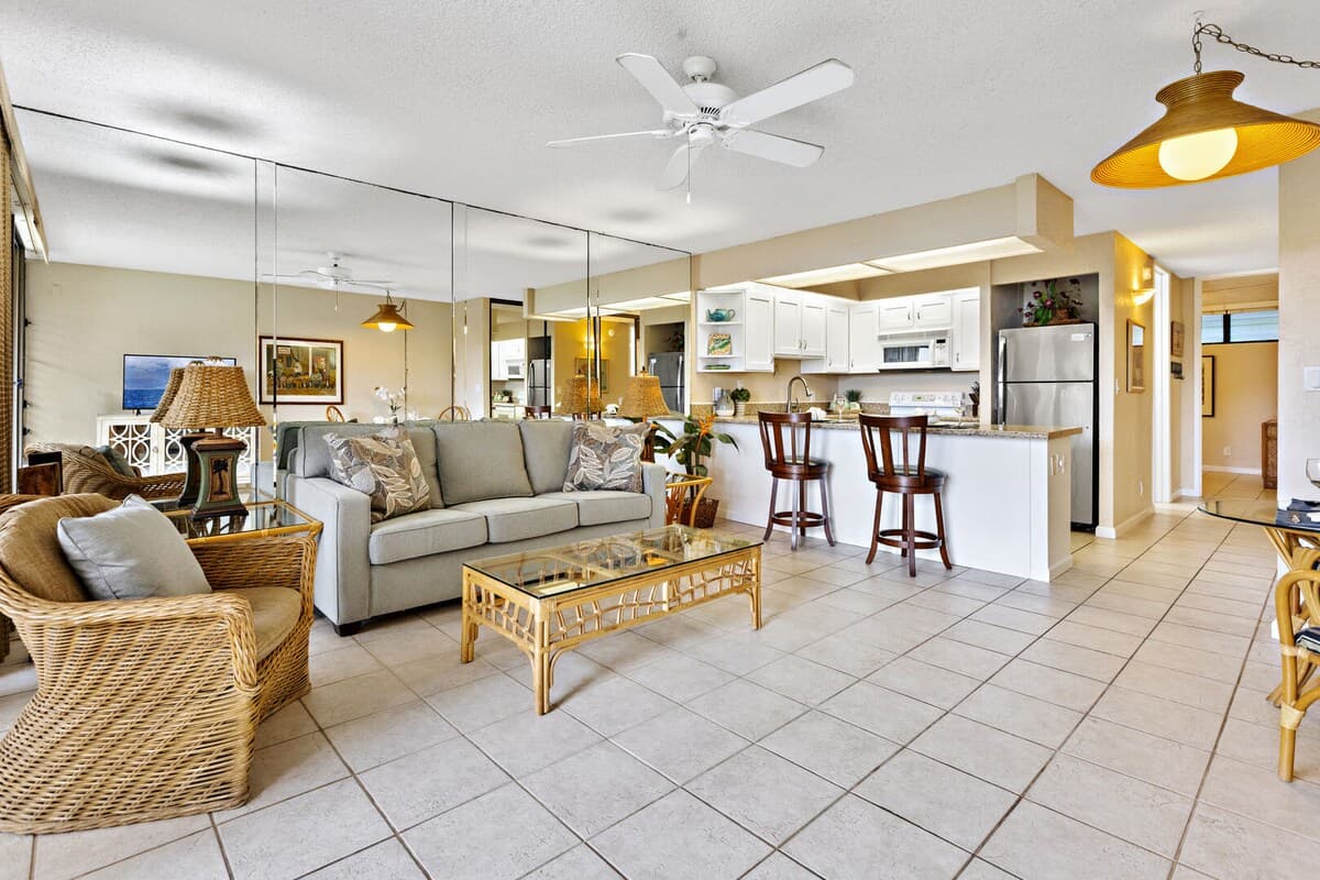 Condo in Lahaina · ★4.23 · 1 bedroom · 2 beds · 1 bath - Photo 5