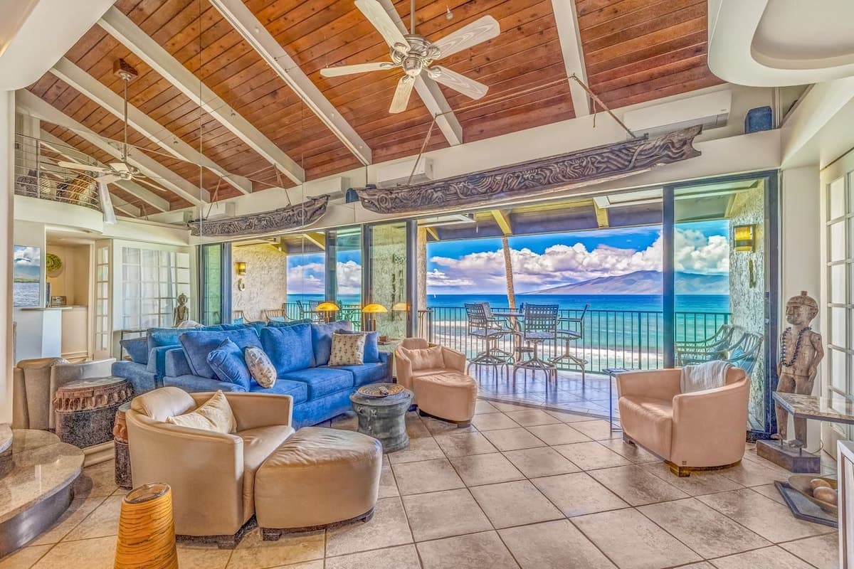 Condo in Lahaina · ★4.87 · 3 bedrooms · 5 beds · 2 baths - Photo 1