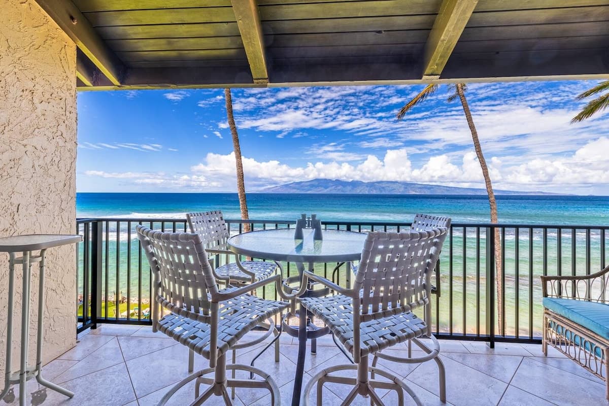 Condo in Lahaina · ★4.87 · 3 bedrooms · 5 beds · 2 baths - Photo 3
