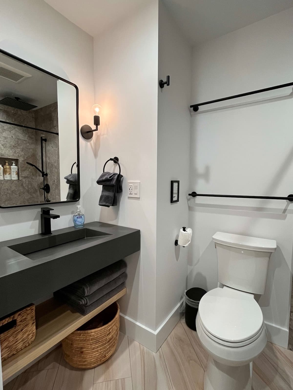 Condo in Wailuku · ★4.98 · 2 bedrooms · 4 beds · 2 private baths - Photo 5