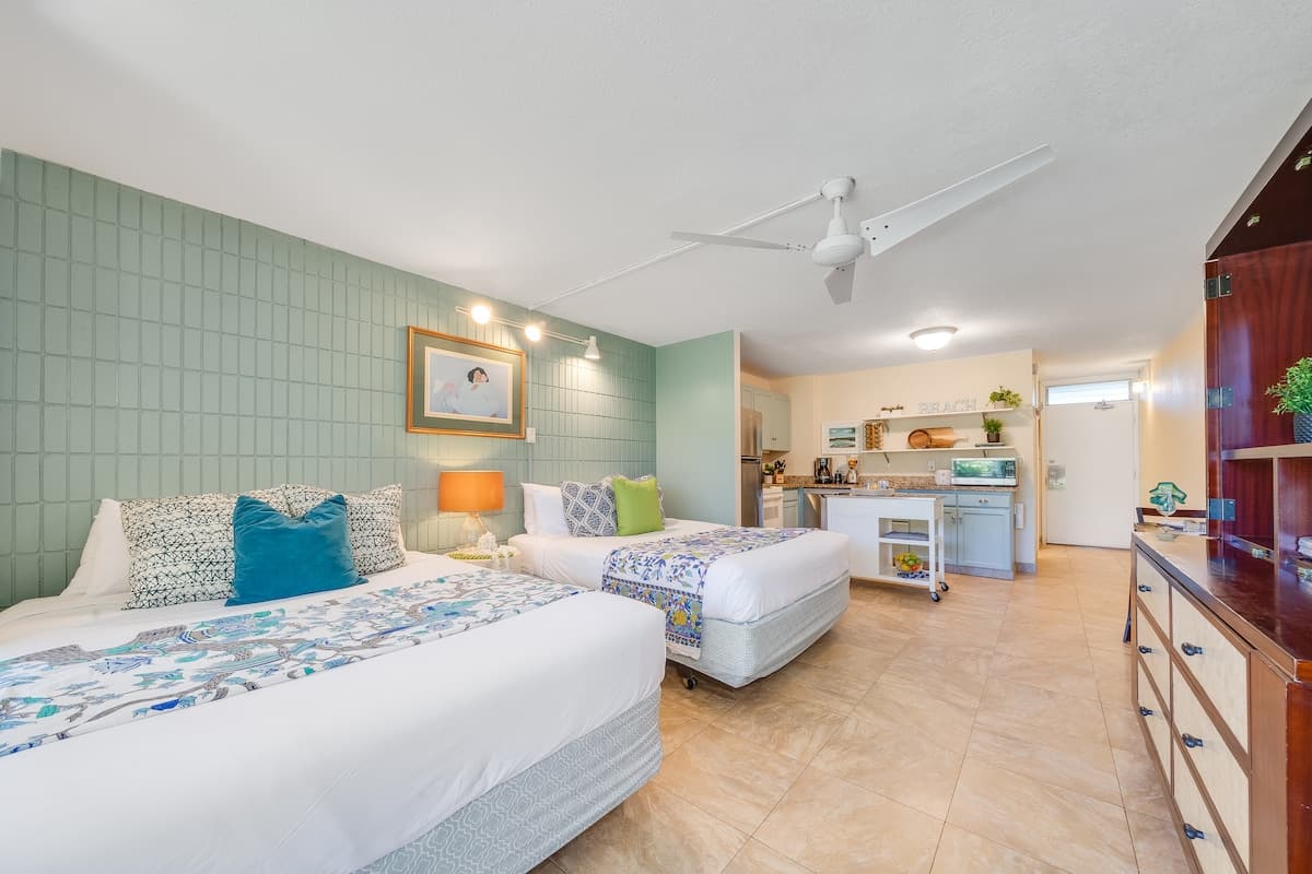 Condo in Lahaina · ★4.2 · 1 bedroom · 2 beds · 1 bath - Photo 2