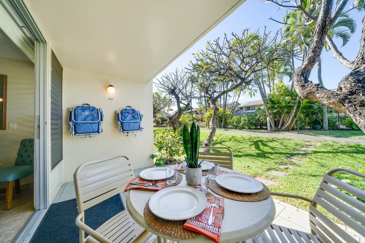 Condo in Lahaina · ★4.2 · 1 bedroom · 2 beds · 1 bath - Photo 1