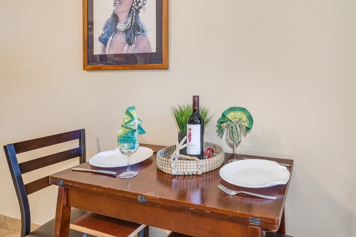 Condo in Lahaina · ★4.2 · 1 bedroom · 2 beds · 1 bath - Photo 4