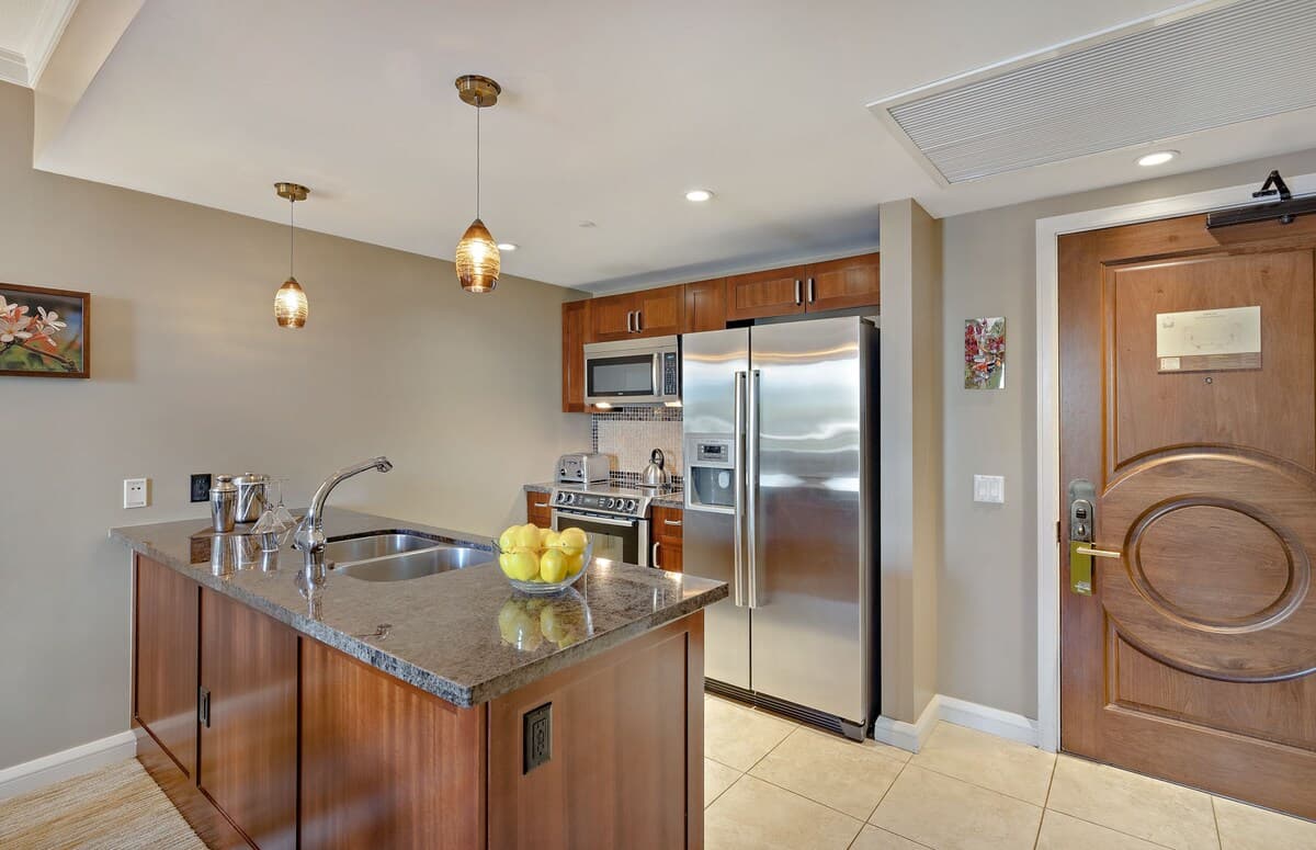 Condo in Lahaina · ★4.47 · 1 bedroom · 2 beds · 1 bath - Photo 5
