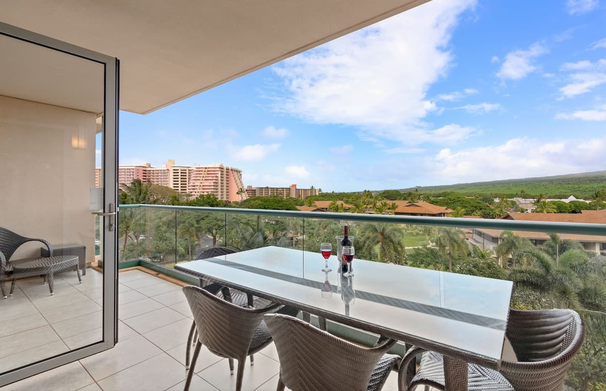 Condo in Lahaina · ★4.47 · 1 bedroom · 2 beds · 1 bath - Photo 3