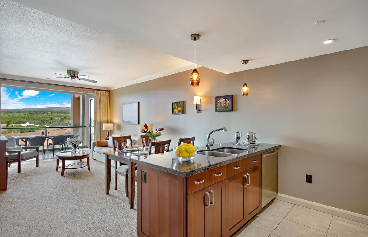 Condo in Lahaina · ★4.47 · 1 bedroom · 2 beds · 1 bath - Photo 2