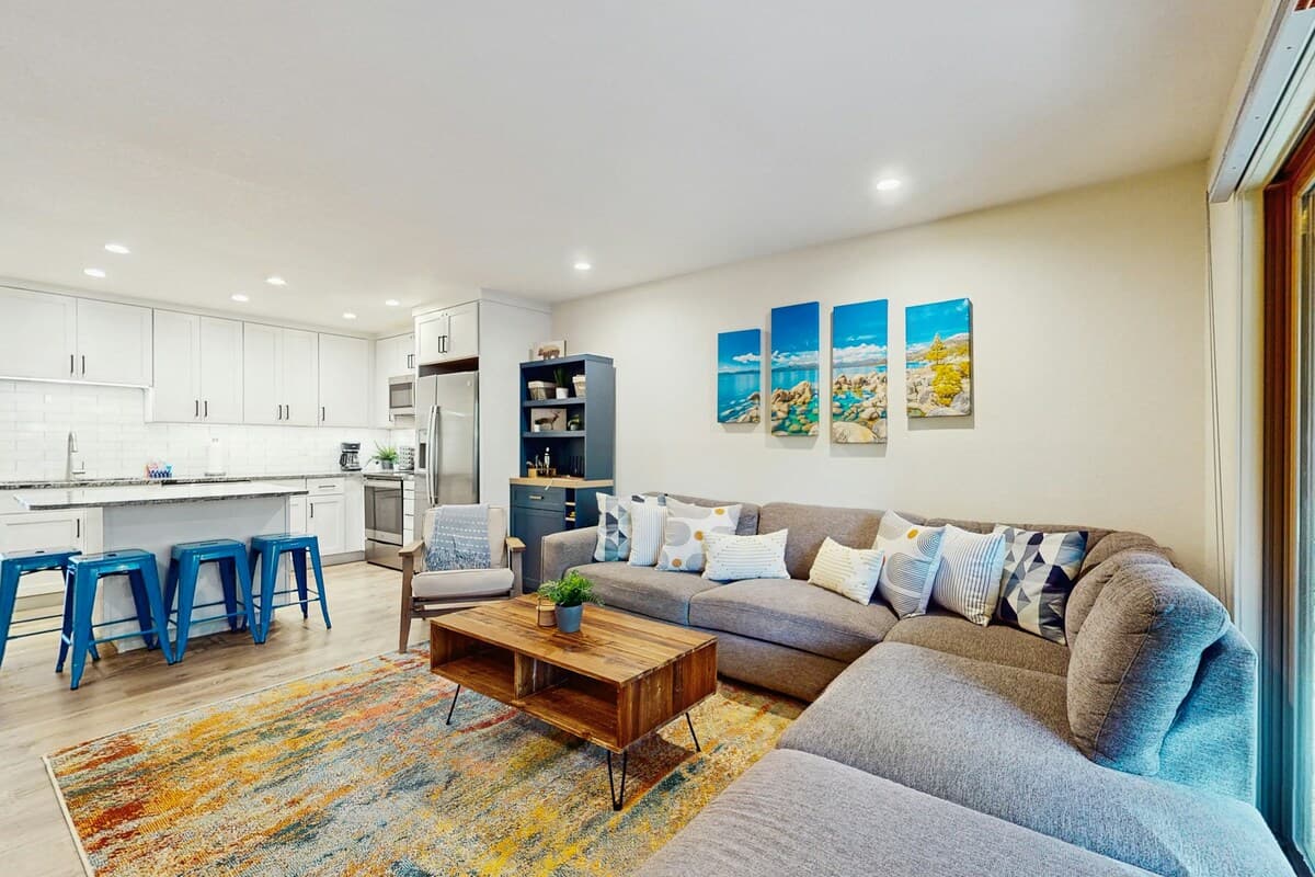 Townhouse in Incline Village · 3 bedrooms · 3 beds · 2.5 private baths - Photo 4