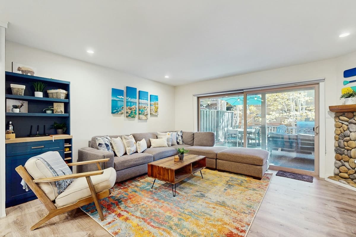 Townhouse in Incline Village · 3 bedrooms · 3 beds · 2.5 private baths - Photo 3