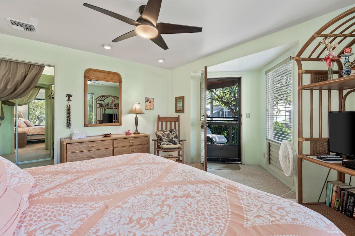 Condo in Kailua-Kona · ★4.63 · 2 bedrooms · 2 beds · 2 baths - Photo 3