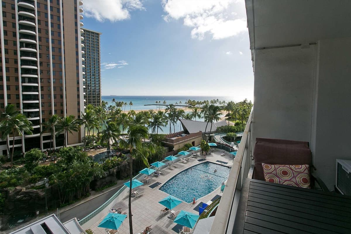 Condo in Honolulu · ★4.63 · 1 bedroom · 2 beds · 1 private bath - Photo 1