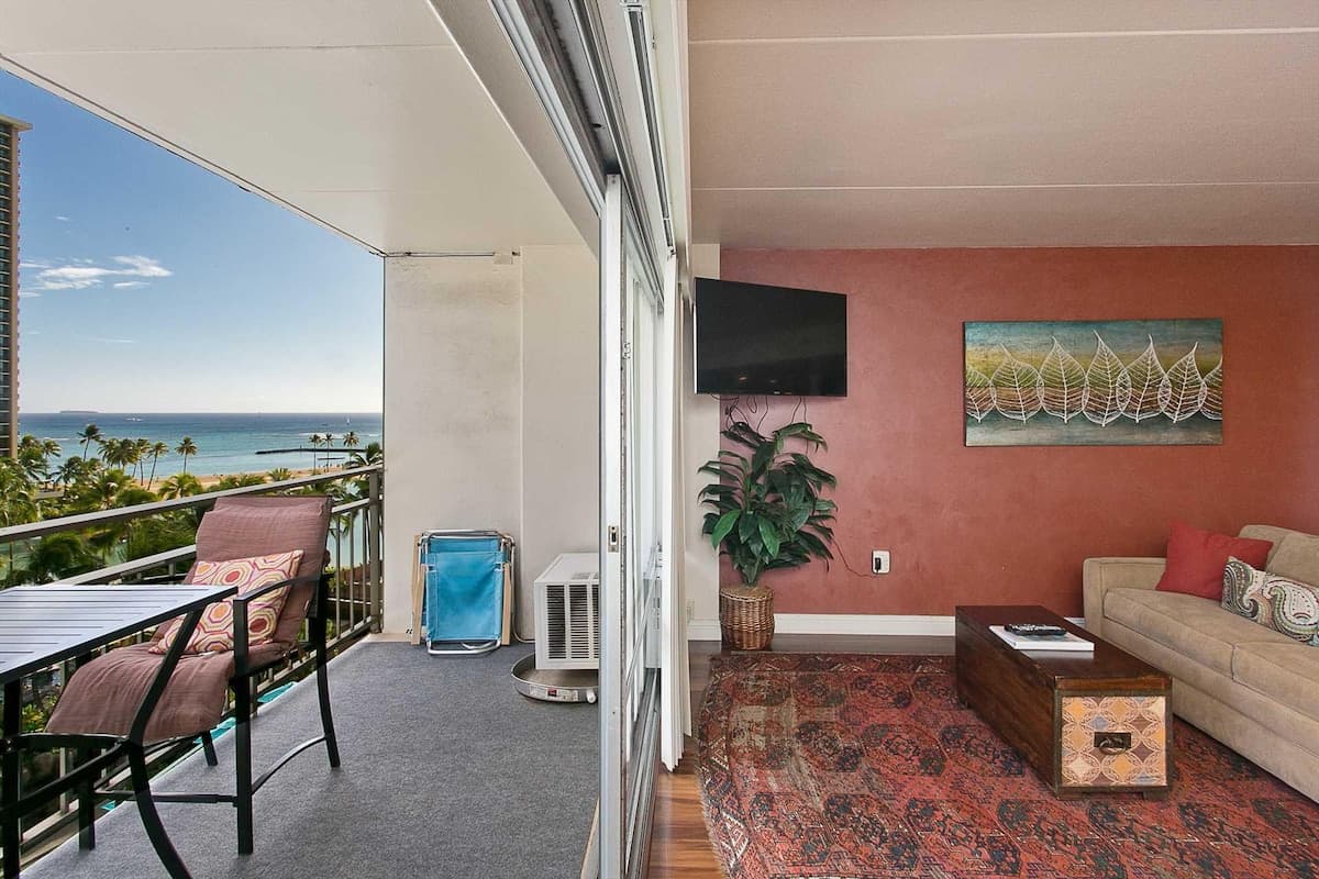 Condo in Honolulu · ★4.63 · 1 bedroom · 2 beds · 1 private bath - Photo 5