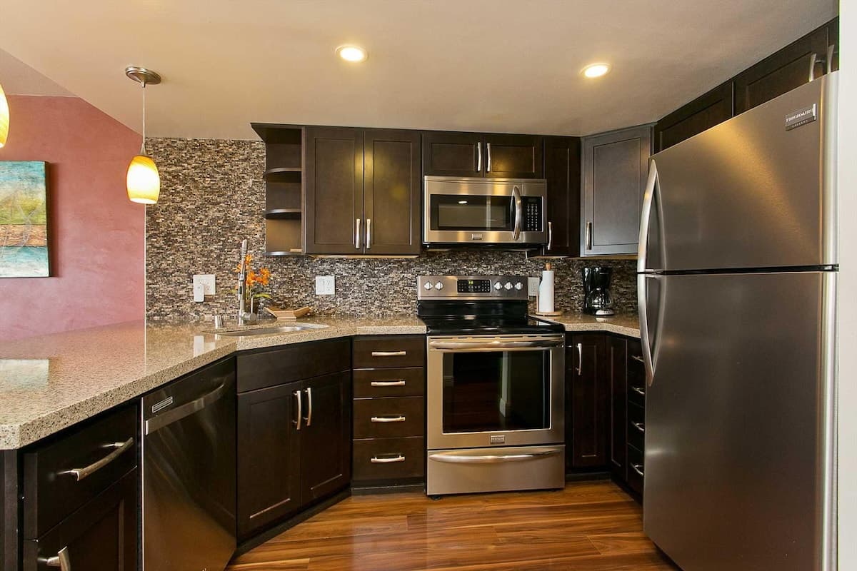 Condo in Honolulu · ★4.63 · 1 bedroom · 2 beds · 1 private bath - Photo 2
