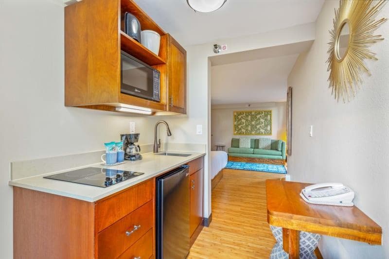 Condo in Honolulu · ★4.5 · Studio · 1 bed · 1 private bath - Photo 3
