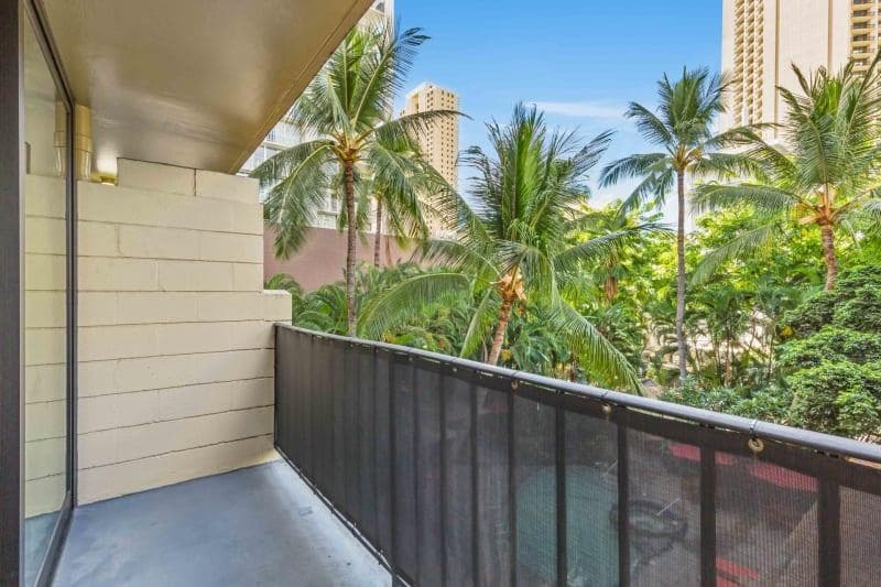 Condo in Honolulu · ★4.5 · Studio · 1 bed · 1 private bath - Photo 1