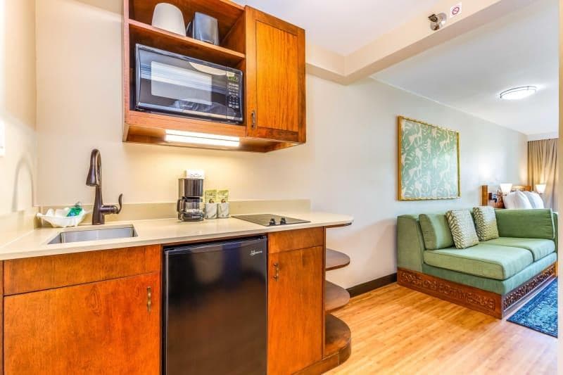 Condo in Honolulu · ★4.25 · Studio · 1 bed · 1 private bath - Photo 3