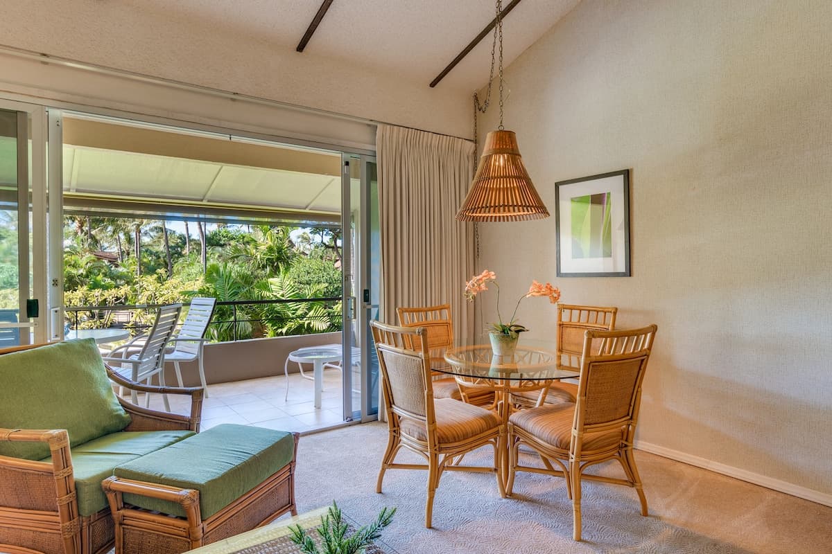 Condo in Lahaina · ★4.91 · Studio · 2 beds · 1 shared bath - Photo 2