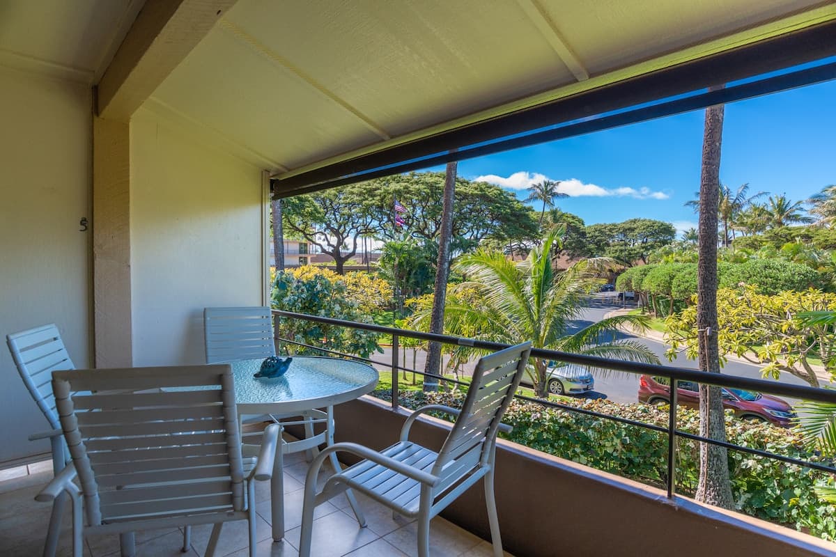 Condo in Lahaina · ★4.91 · Studio · 2 beds · 1 shared bath - Photo 5