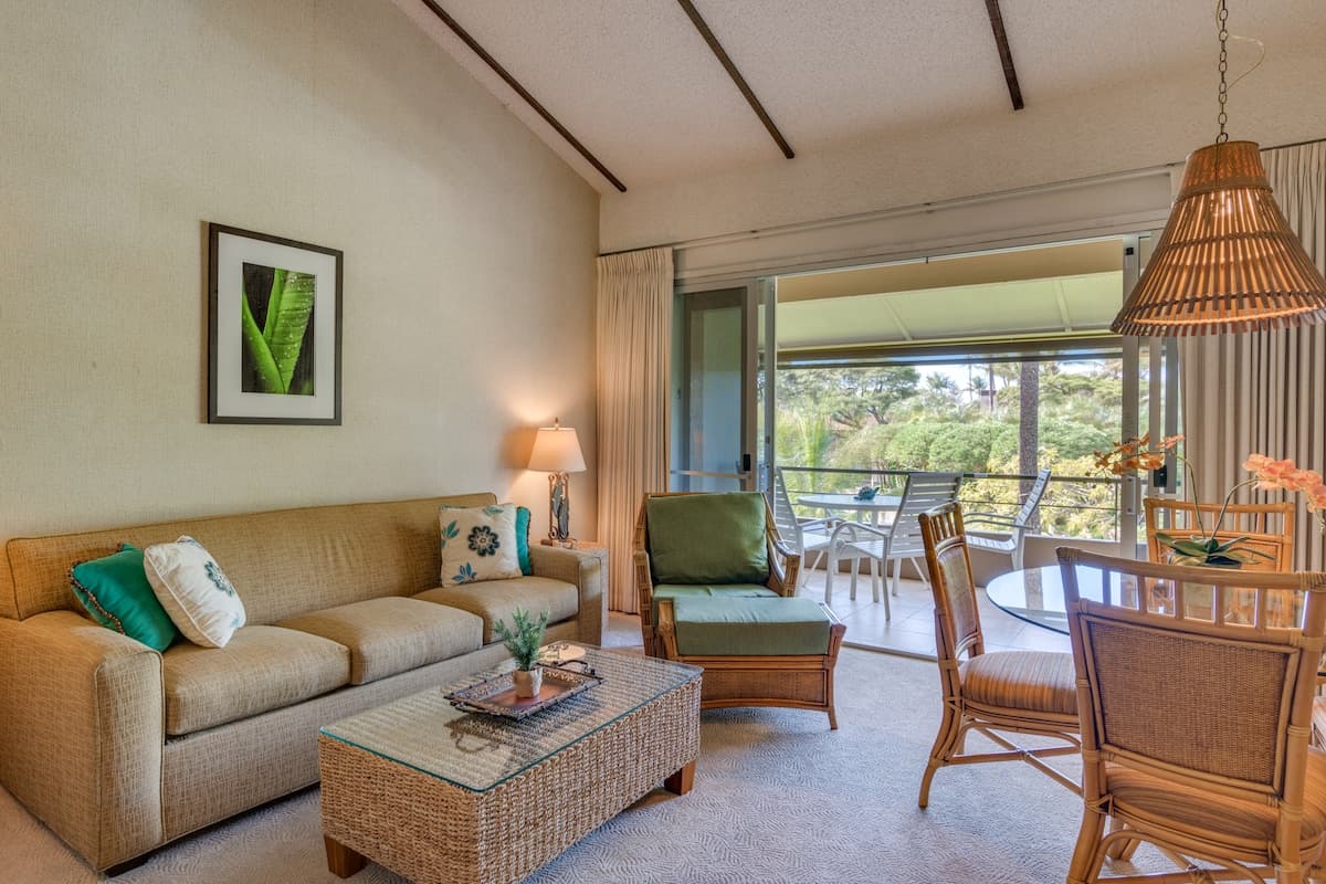 Condo in Lahaina · ★4.91 · Studio · 2 beds · 1 shared bath - Photo 3