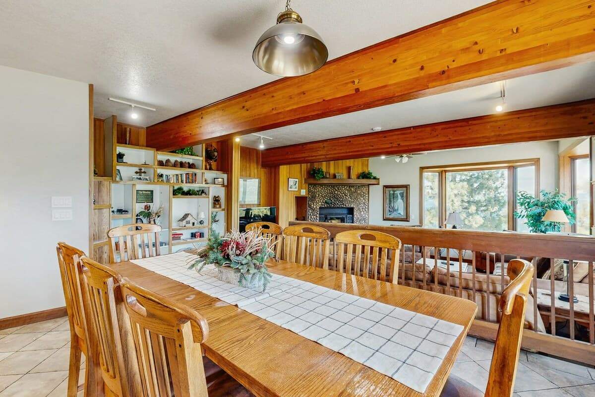 Home in Glenbrook · 5 bedrooms · 10 beds · 4.5 private baths - Photo 5