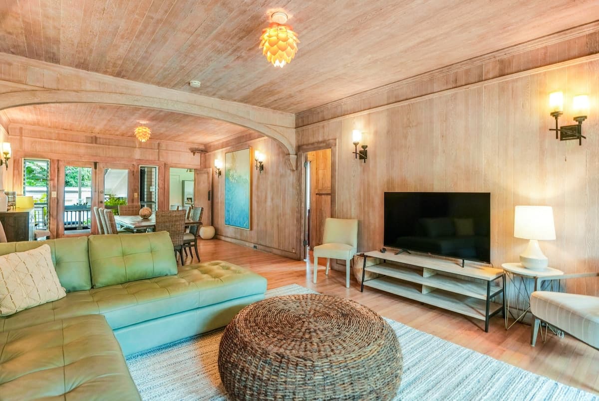 Home in Koloa · ★4.56 · 5 bedrooms · 5 beds · 5 private baths - Photo 4