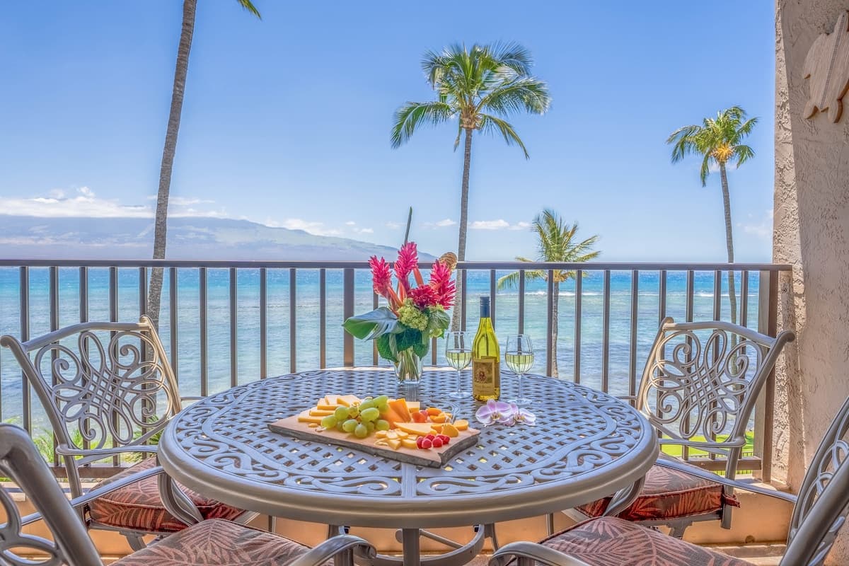 Lauloa 304 Maui Prime Oceanfront Condo, A/C - Photo 1