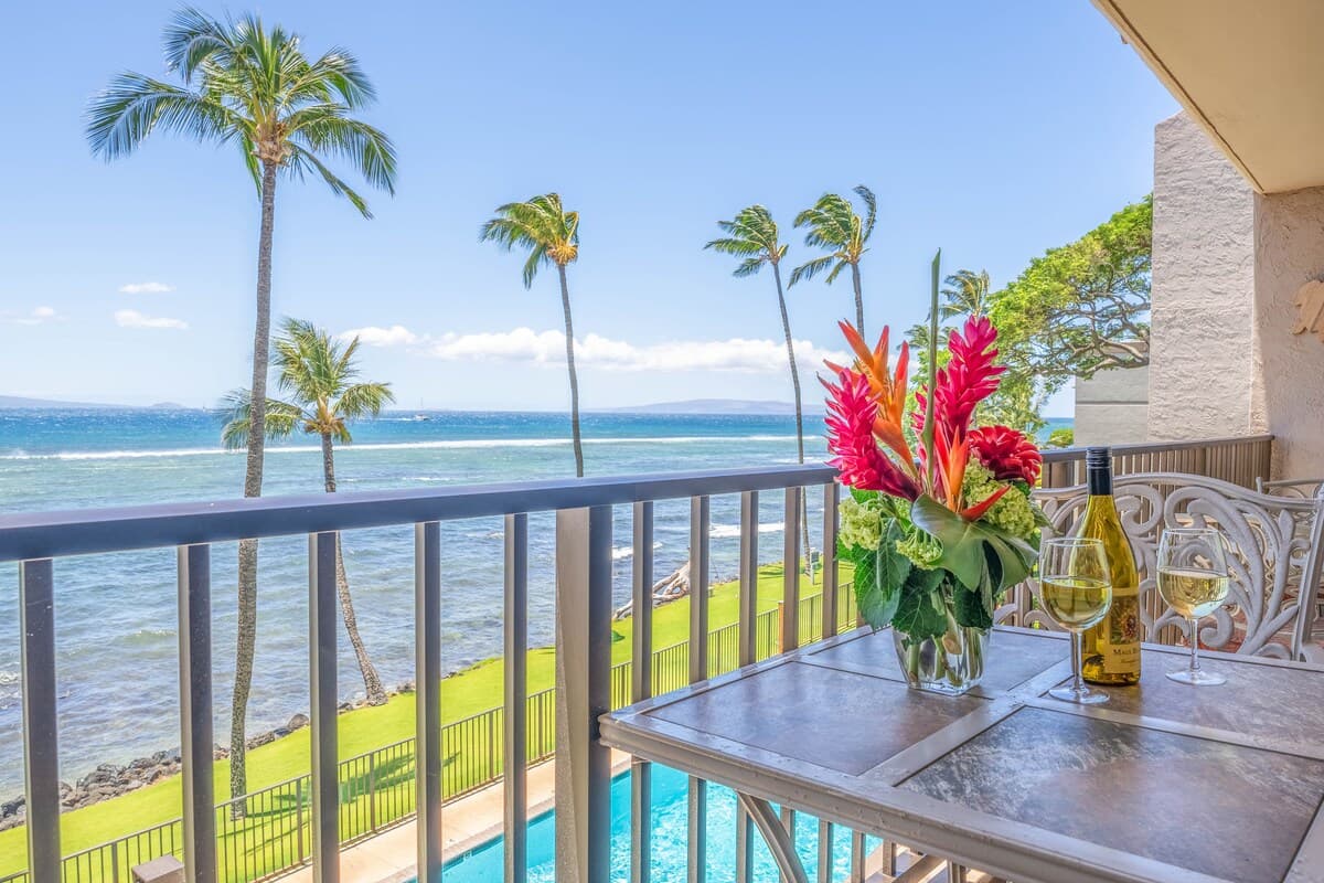 Lauloa 304 Maui Prime Oceanfront Condo, A/C - Photo 3