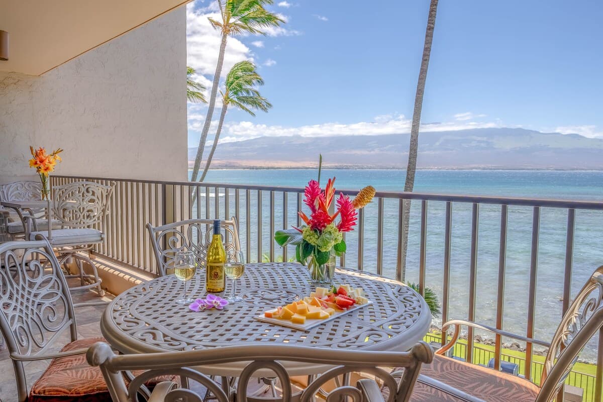 Lauloa 304 Maui Prime Oceanfront Condo, A/C - Photo 2