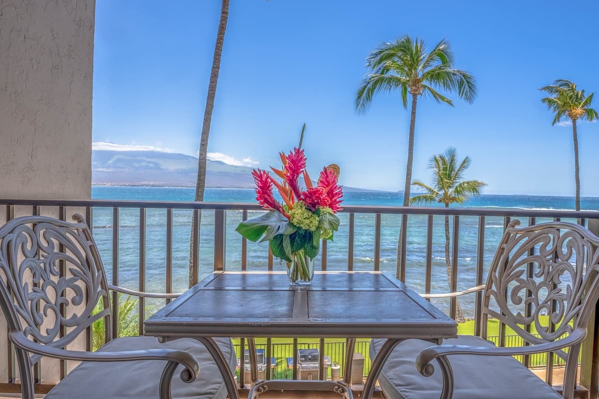 Lauloa 304 Maui Prime Oceanfront Condo, A/C - Photo 5